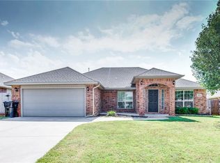 2404 SE 11th St, Moore, OK 73160