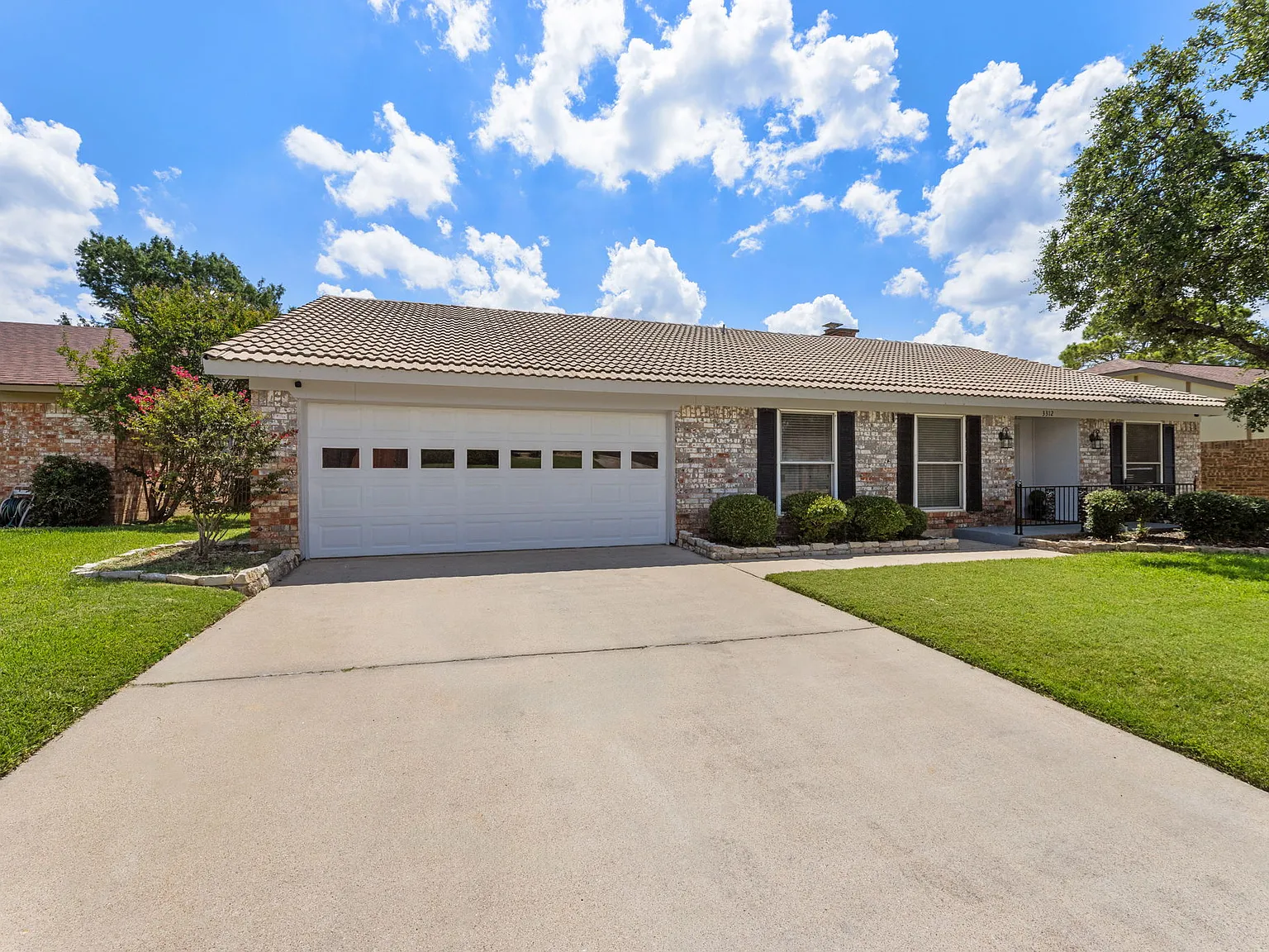 3 bed, 1928 sqft, $6,400 — Photo 4