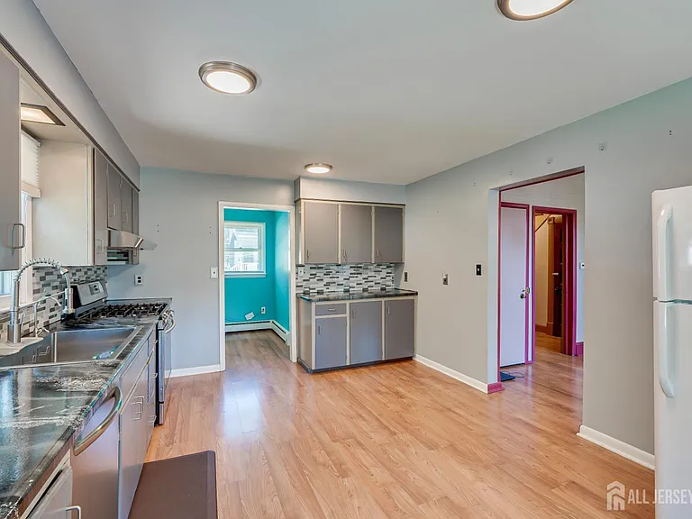 10 Jeff St — Photo 15