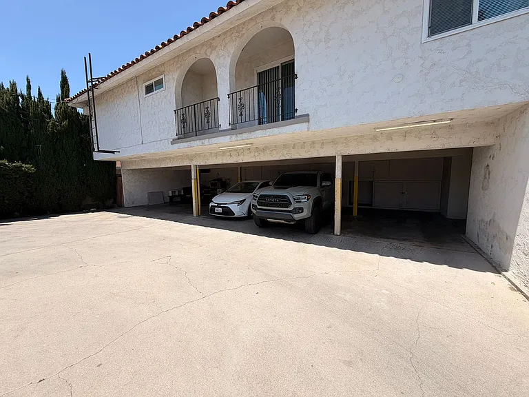 10500 La Reina Ave #E — Photo 33