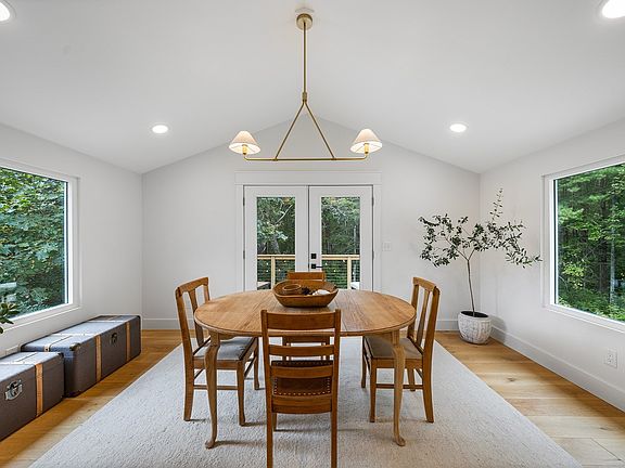 3rd image of 192 Westboro Rd