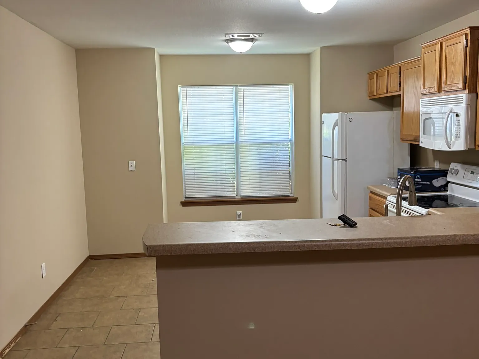 1202 Southwest Quartz Ave - 1 — Photo 3