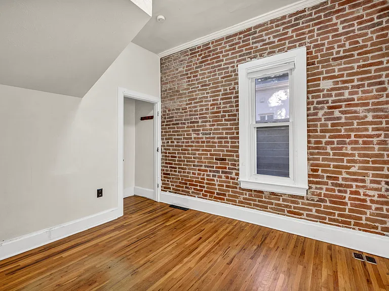 2938 N Hooker St — Photo 16