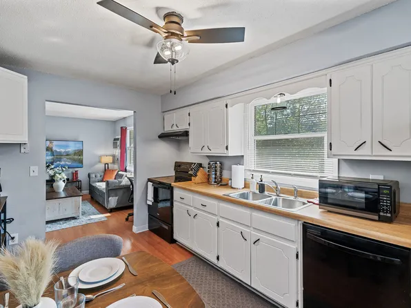 8075 Buchanan St NE APT 4, Minneapolis, MN 55432