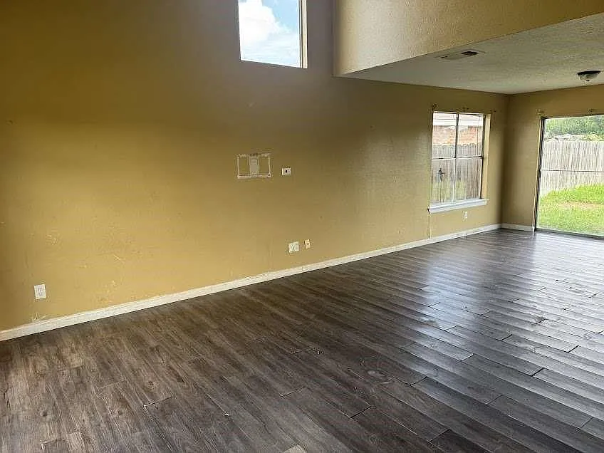 3 bed, 1.5 bath, 1254 sqft, $1,799 — Photo 4