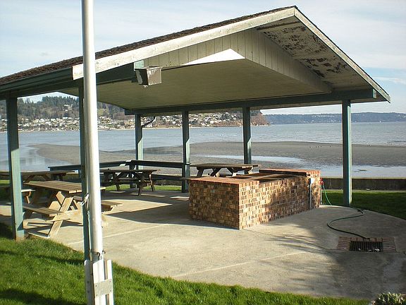 BBQ Pit/Beach Access