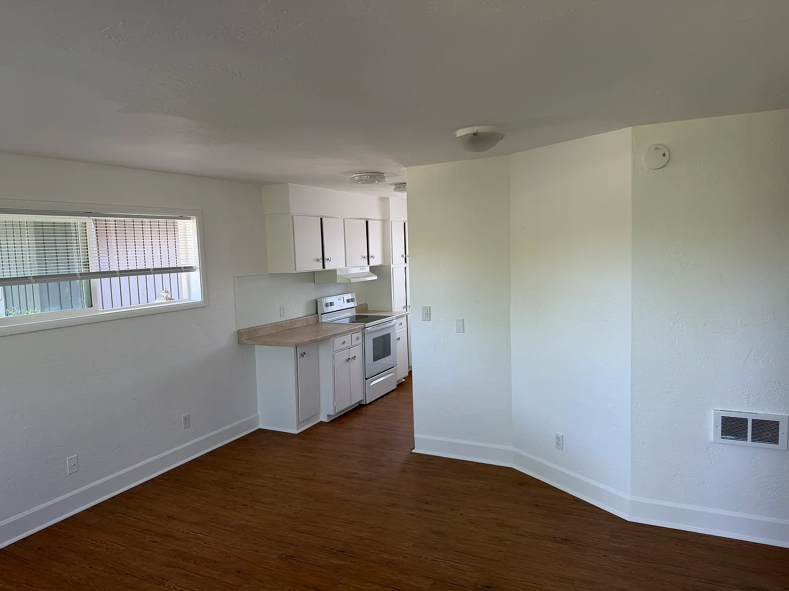 1 bed, $1,050 — Photo 3
