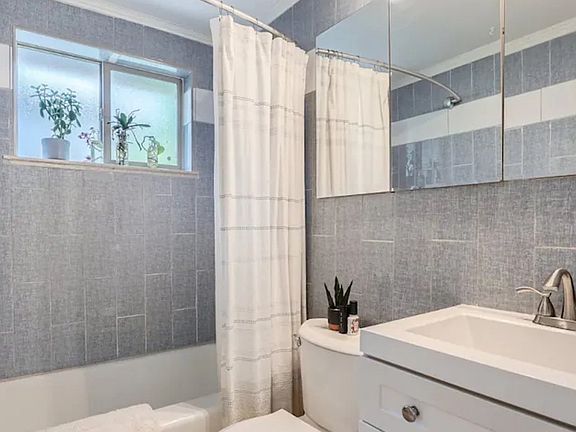 3rd image of 3568 Forest St #3568