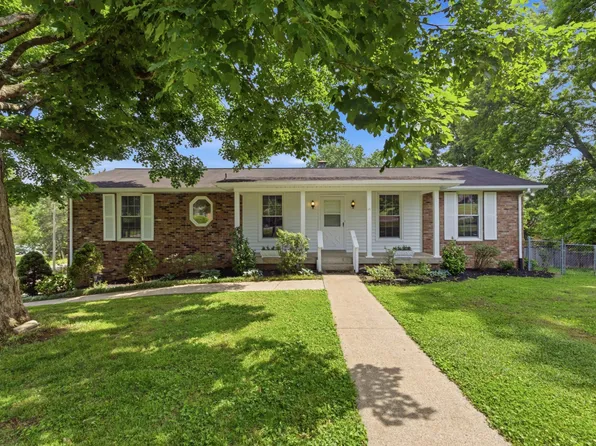 135 Gatone Dr, Hendersonville, TN 37075