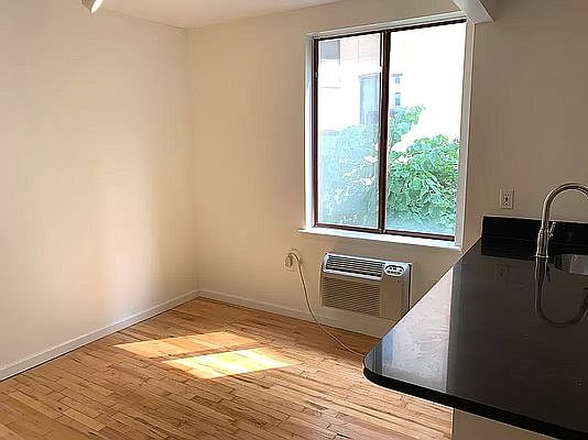 3rd image of 190 E 7th St #414A