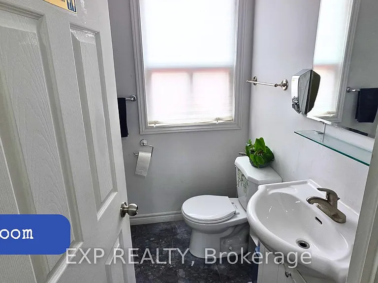 1562 Jane St — Photo 17