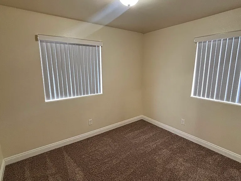 622 E 76th Pl — Photo 16