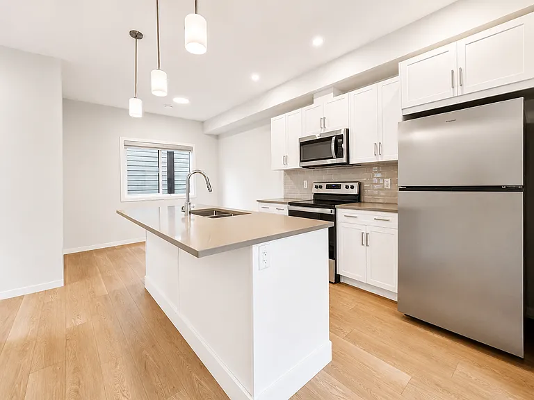 815 17th Ave NW #102 — Photo 3