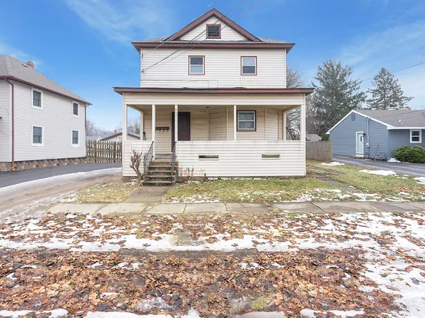 922 Tappan St, Woodstock, IL 60098