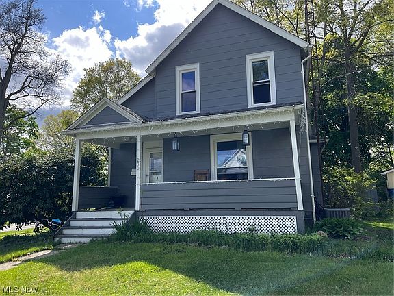 2nd image of 230 Jefferson St