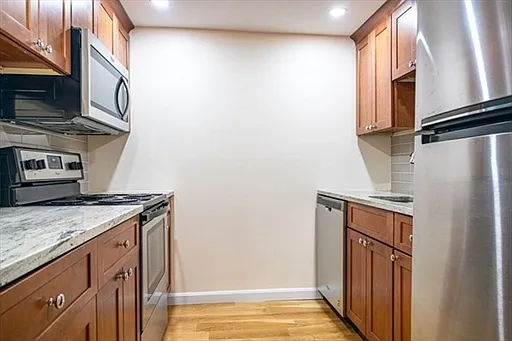 331 Harvard St — Photo 12