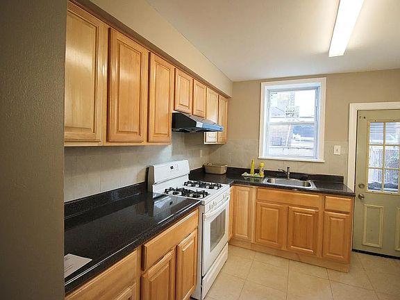 3rd image of 2615 S Beulah St