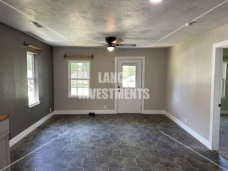 813 S McKinley Ave — Photo 5