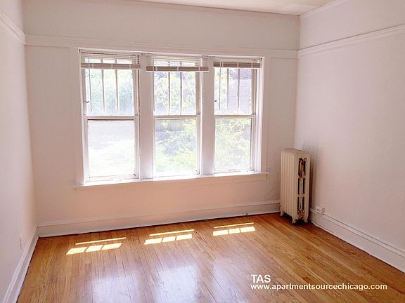 3rd image of 636.5 W Arlington Pl #50