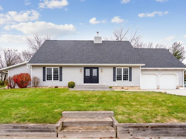 4303 Sterling Ln, Cedar Falls, IA 50613