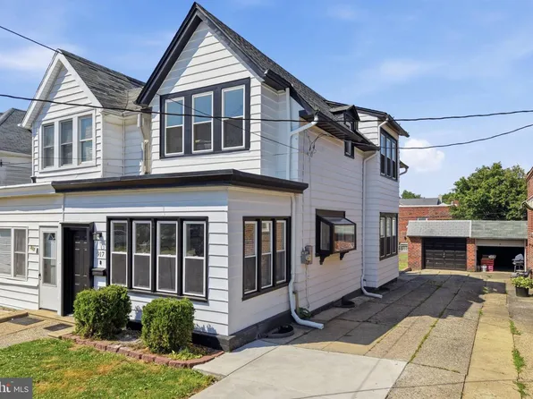 917 Oakmont St, Philadelphia, PA 19111
