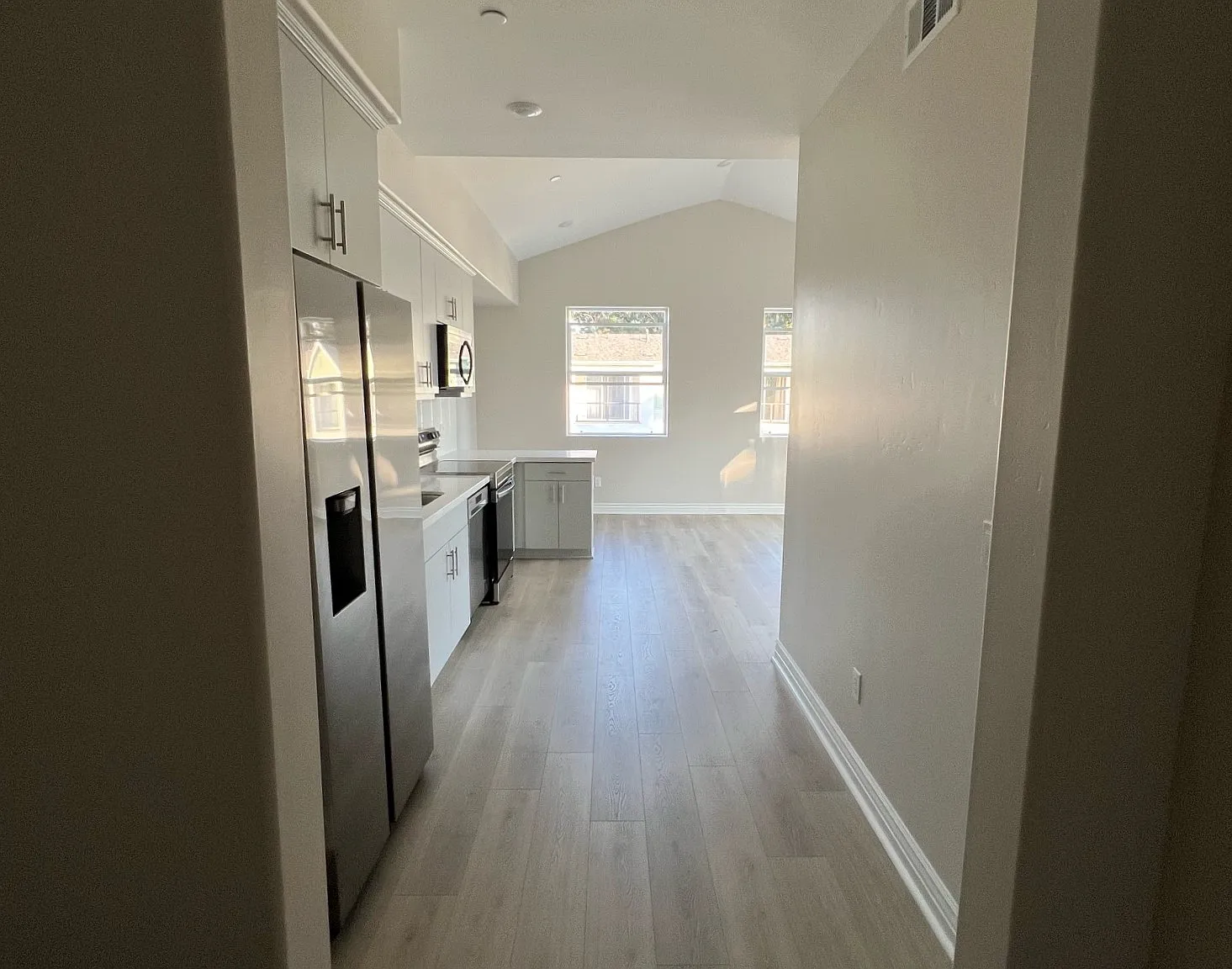 2 bed, 887 sqft, $3,500 — Photo 3