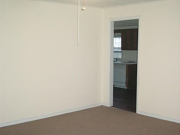 Living Room w/ Ceiling Fan