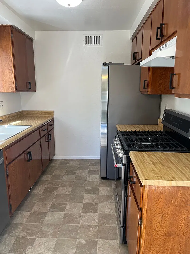 4248 Whitsett Avenue — Photo 1