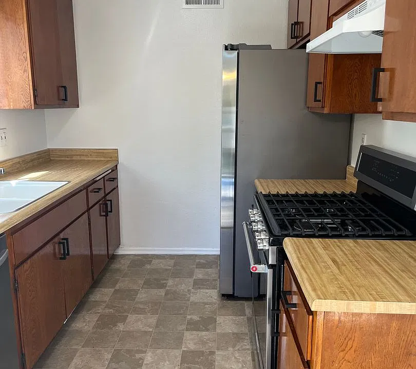 4248 Whitsett Ave