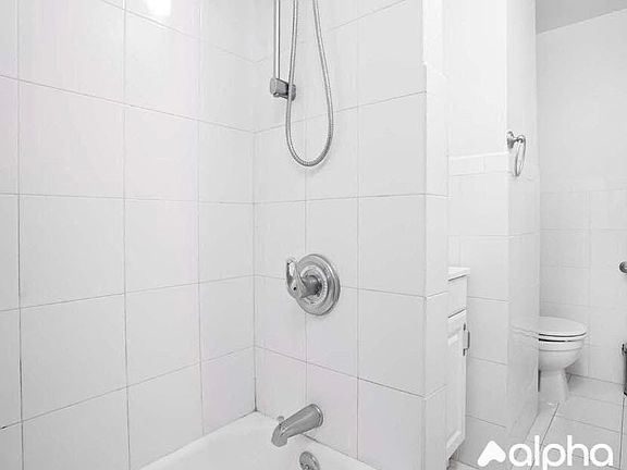 4th image of 332 E 95th St #15B