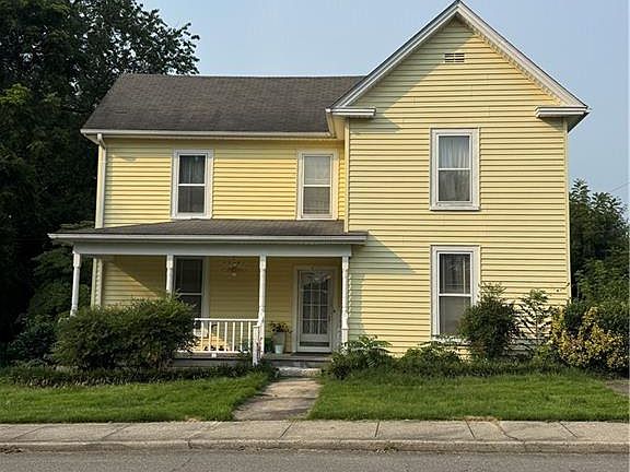 3rd image of 132 Orchard St