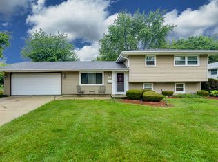 924 S Cedarcrest Dr, Schaumburg, IL 60193