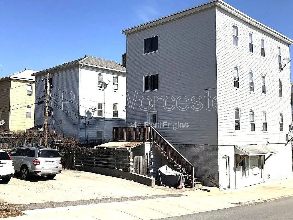2 bed, 1.0 bath, 900 sqft, $1,790 — Photo 1
