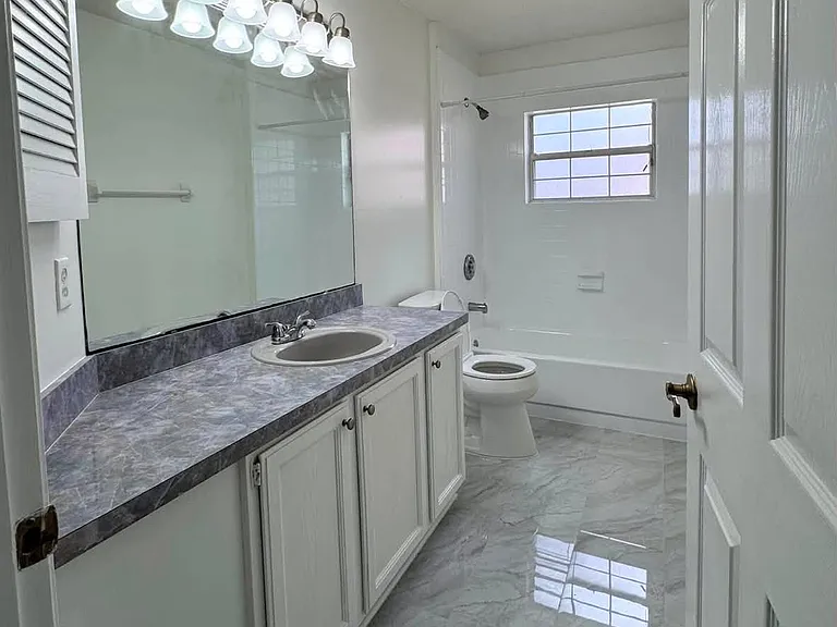 8250 Lakemont Dr — Photo 10