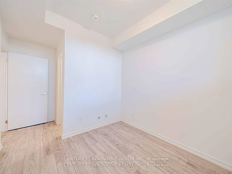 16 Lytham Green Cir #10 — Photo 35