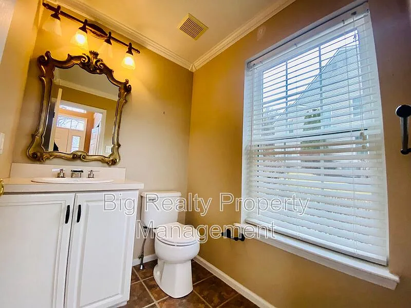 3 bed, 2.5 bath, 1572 sqft, $2,600 — Photo 3