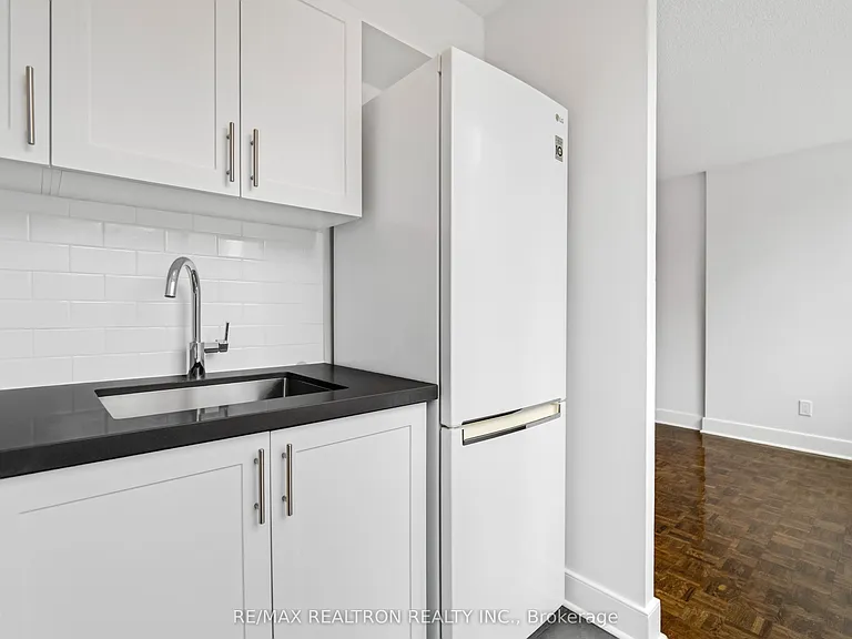 33 Isabella St #205 — Photo 5