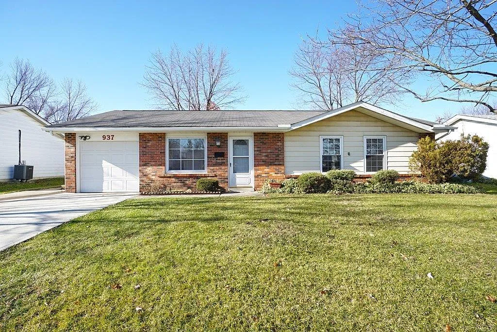 3 bed, 1.5 bath, 1308 sqft, $2,095 — Photo 1