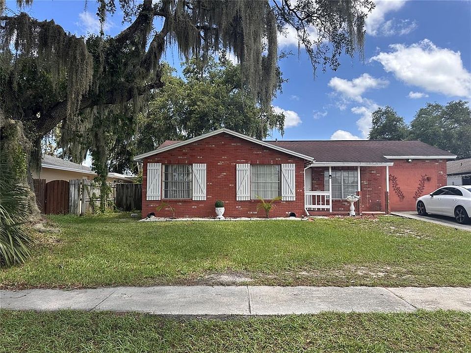 1st image of 8848 OAK CIRCLE