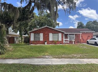8848 Oak Cir, Tampa, FL 33615