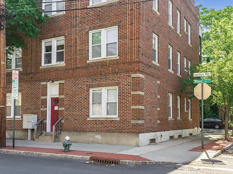 The Regis on Pine Street — Photo 4