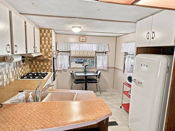 3rd image of 18204 Soledad Canyon Rd Space 47