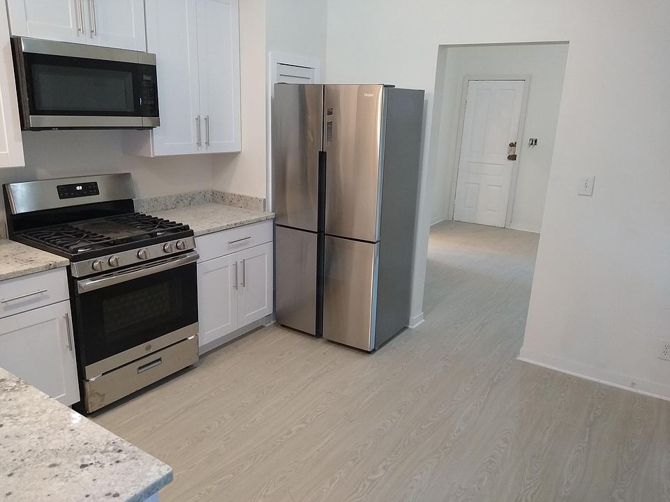 1st image of 3033 N Gresham Ave #1R
