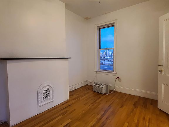 4th image of 60 Clifton Pl APT 1