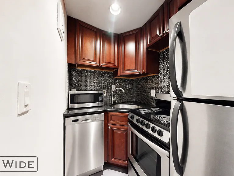 347 E 51st St #4A — Photo 5