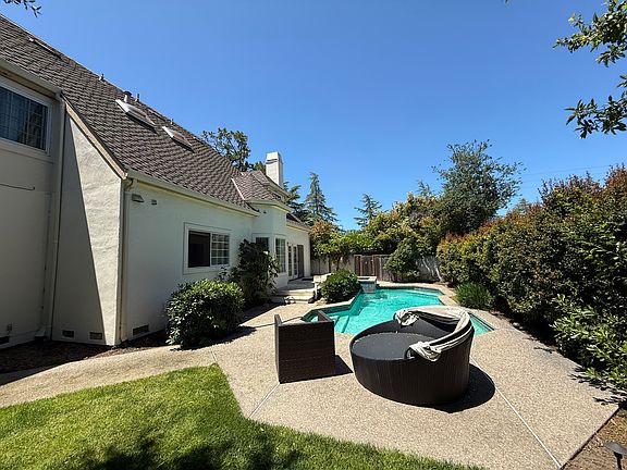 3rd image of 20997 Fairwoods Ct