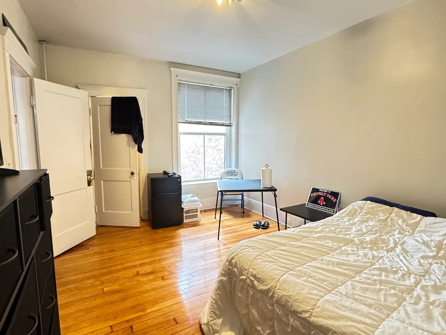 4 bed, 9999 sqft, $4,100 — Photo 3
