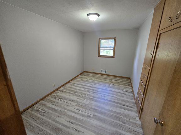 5th image of 103 E Chandler St