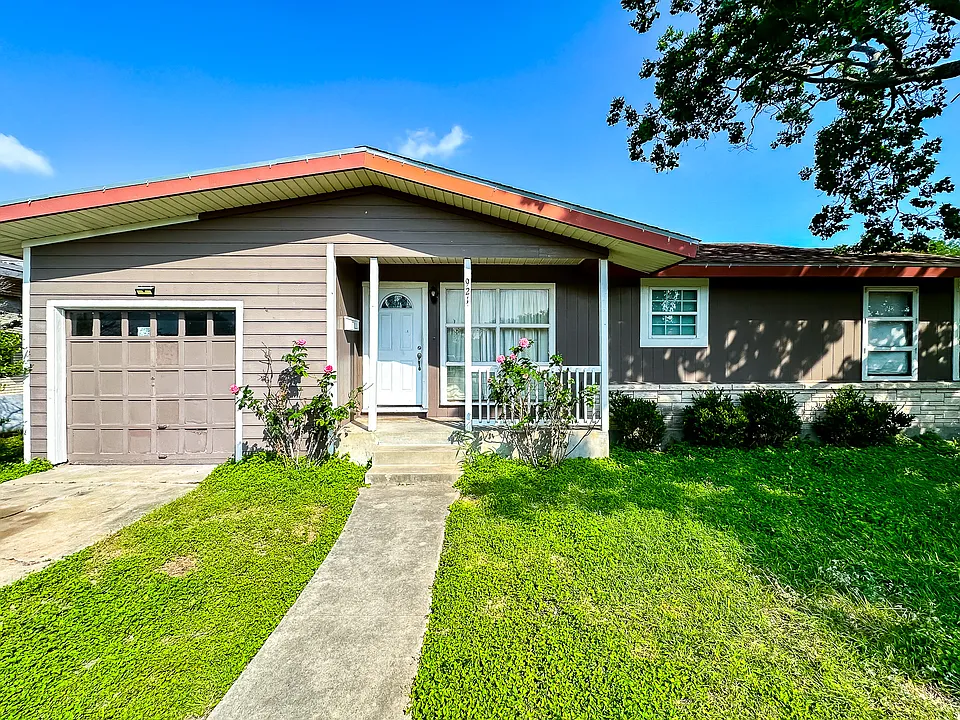 921 Ashland Dr