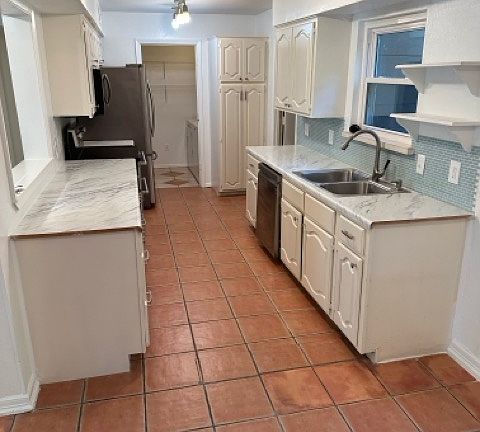 3rd image of 709 Missy Ln